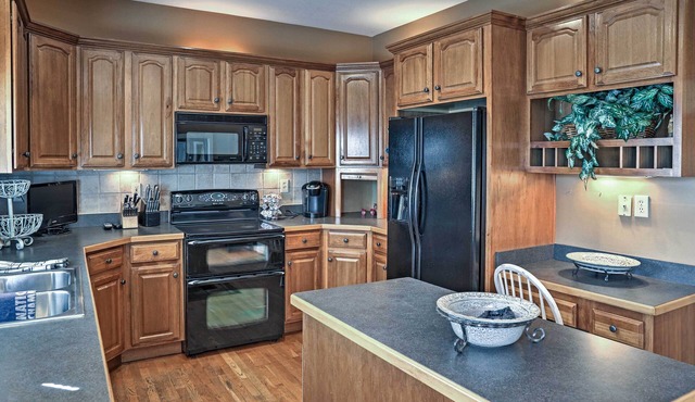 Lexington House w/Spacious Deck & Fireplace!