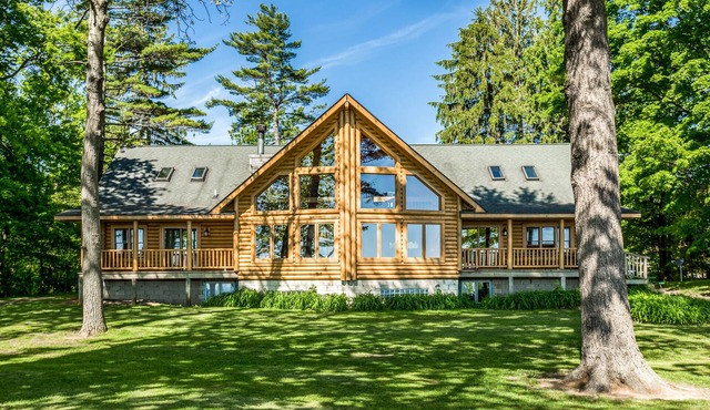 Lexington - Lake Huron - Large Log Home - Sandy Beach/Sunrise