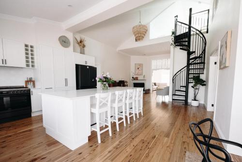 Lexton House - Luxurious Cottage