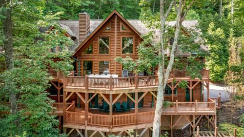 Leyland by AvantStay Cabin Mansion w Views