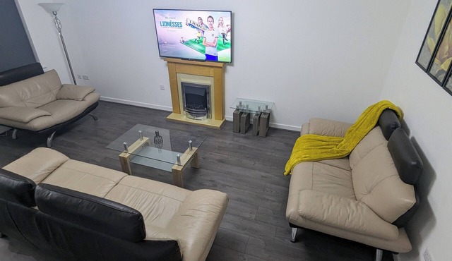 Leyland Road Retreat - 4 Bedroom House