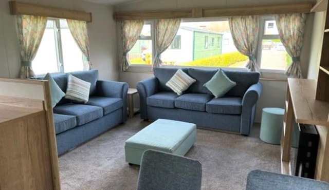 Leylandii 2 Bed Holiday Home in picturesque town.