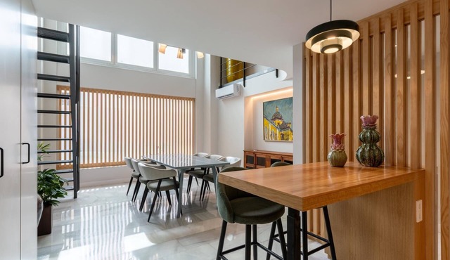 LF PARKING INCLUDED. Loft adjacent to Santa Cruz