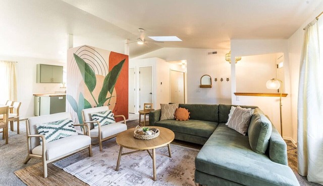 Lg Fenced Yard I KING I Family Friendly I Midtown