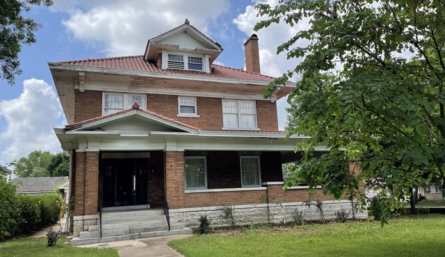 Lg Historic. 2 bulk MSU. Hammond. OTC. Downtown close