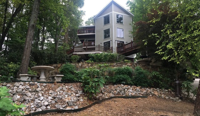 Lg lakefront family home with a covered dock and jet-ski port! Nicely remodeled!