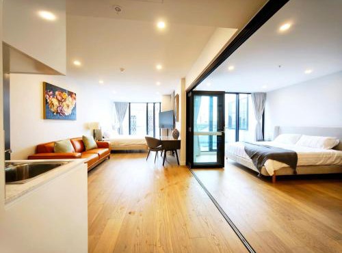 LG17 - Box Hill Core Hotel Style Double Suite High-End Furniture Double King Bed Super Large Space