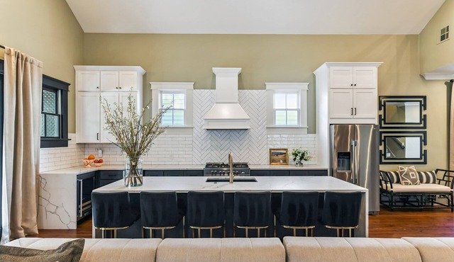 LGD Designer Dream Condo | Heated Pool