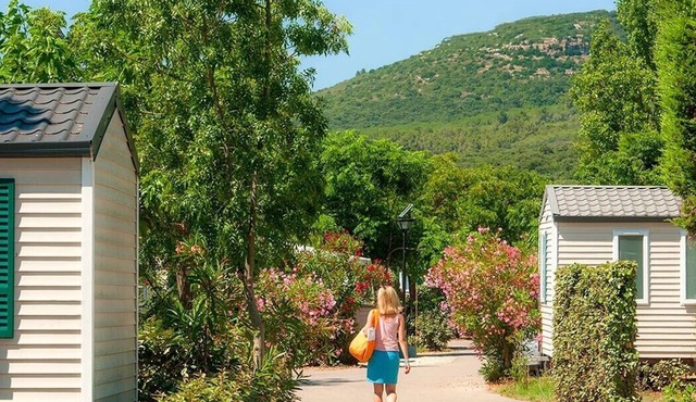 Lgmt 4 pers. tt confort, Camping familial 4* Piscine&Jeux, entre Mer & Campagne