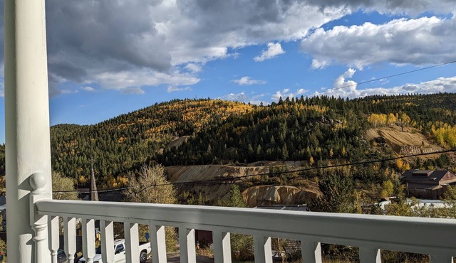 LI'L MOUNTAIN RETREAT BY HISTORIC DISTRICT, NEAR HOT SPRINGS and SKI RESORTS