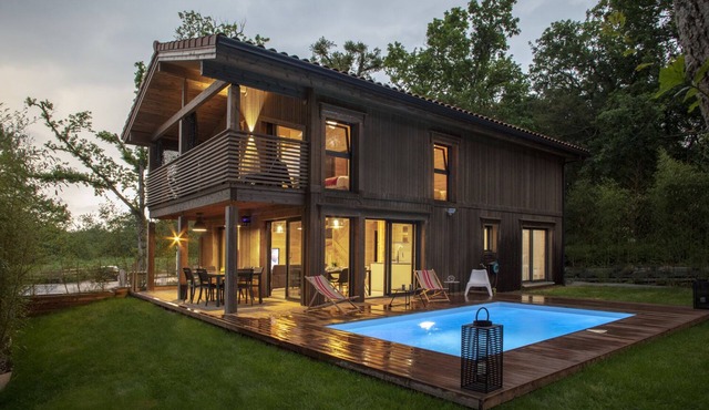 "Lia": Bioclimatic architect's house in solid wood with swimming pool