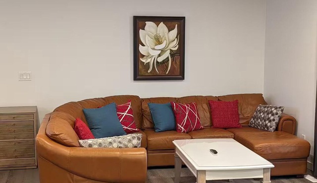 LIAV Inn 3 br, 4 bed 1kng 1qn & 2 sngl, sleeps 6nn