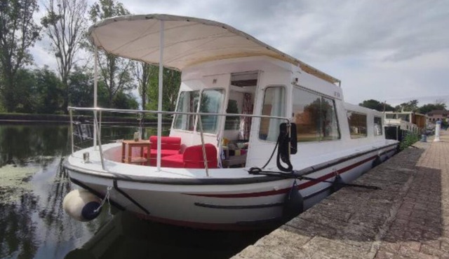 Libéllule péniche nuit insolite