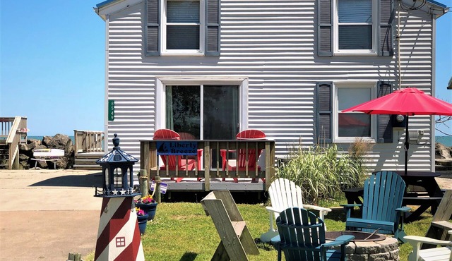 Liberty Breeze-Charming Cottage on Lake Erie Near Port Clinton, Lakefront