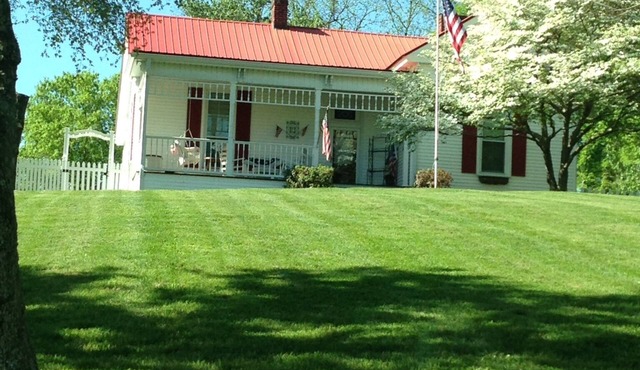 Liberty Farm - Historic farm house w/pool; sleeps 7