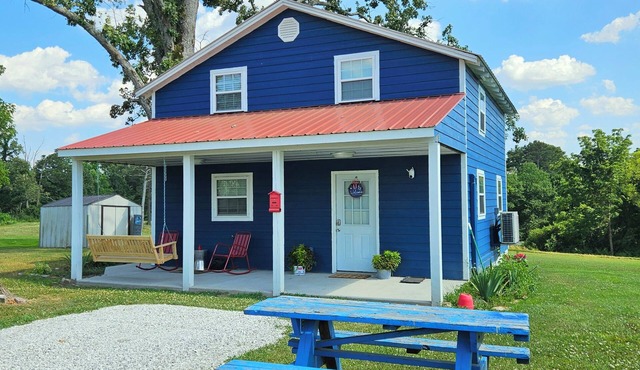 LIBERTY LODGE - Beautiful 2-bed 2-bath Cabin in Bryant w/Fast WiFi & AC