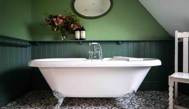 Library Suite: Sleeps 4