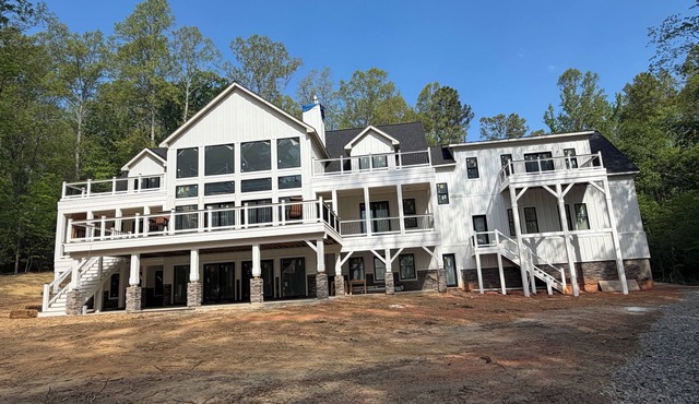 LICENSE TO CHILL II Spacious 8-bedroom Lake Anna house.