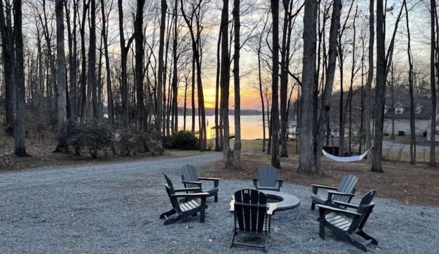 License To Chill - Lakefront/Screened in Porch