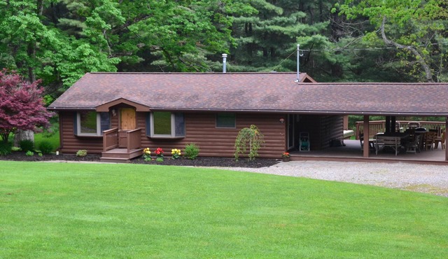 Lick Run Lodge - Riverside Retreat: Perfect Getaway for Outdoor Enthusiasts!