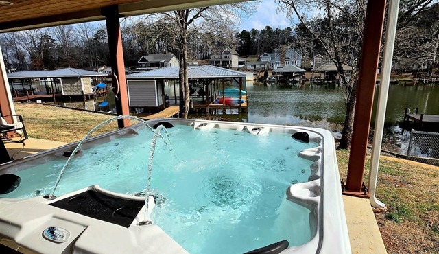 *Lickety Slip* Bring your boat! Lake view Hot Tub