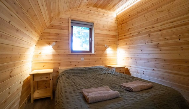 Lidgate Star Cabin 2 · Eco-friendly cabin next to 16th century pub