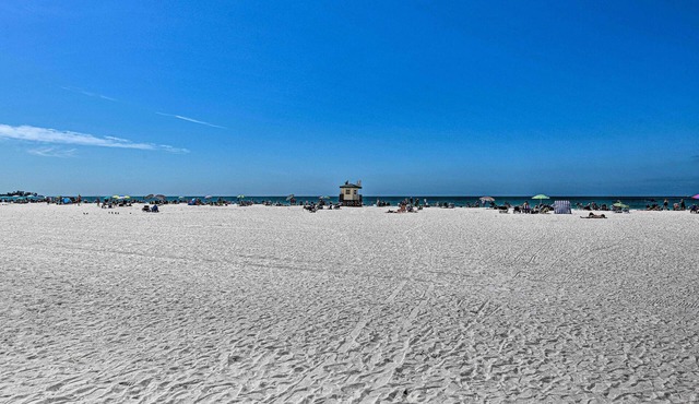 Lido Key Hideout w/Patio & Yard + Walk to Beach!