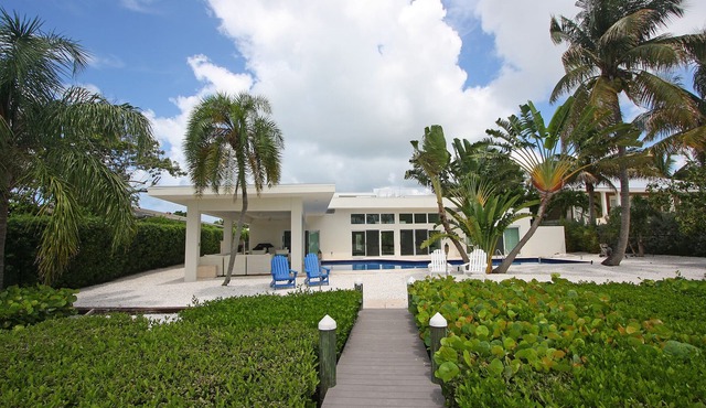 Lido Key Luxury Pool Home–Perfect for Families Lido Shores Sanctuary by RVA