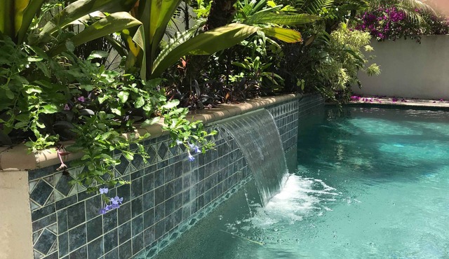 Lido, walk to Lido Beach/St. Armands, HEATED POOL 3 BR home w/grill