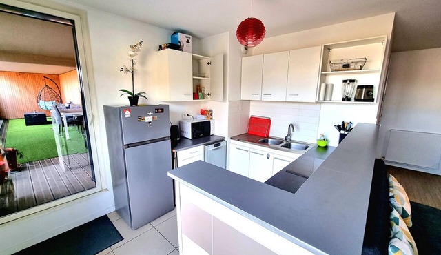 Life at the Bassin (afloat)