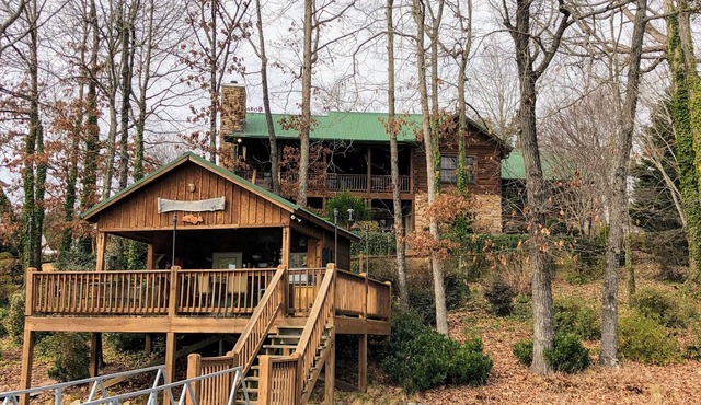 Life is Better at the Lake! Waterfront cabin on Lake Keowee