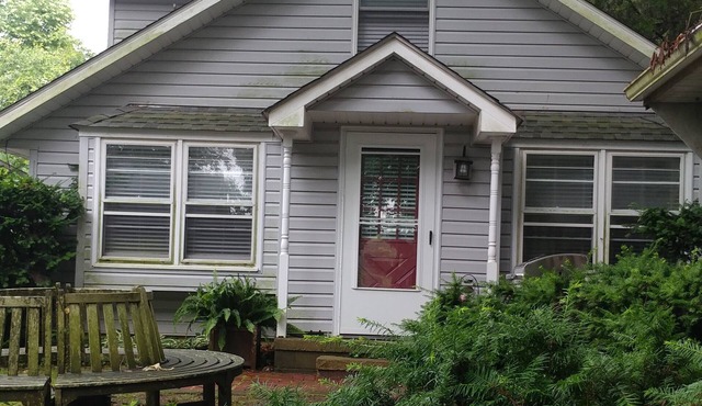 Life is better at the RIVER!-Cozy waterfront cottage
