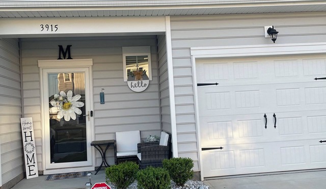 LIFE IS BETTER NEAR THE LAKE. 3 bedroomTownhome near Lake Norman.