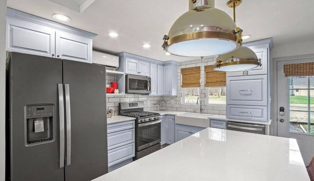 Life is Easy on Lake Beeze-y! Charming 2-Bedroom Cottage on Indian Lake