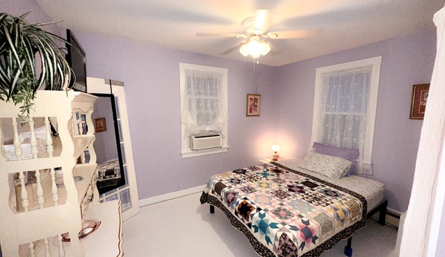 Life is good at the beach! 4br 2.5ba Pet-friendly home w/Parking.