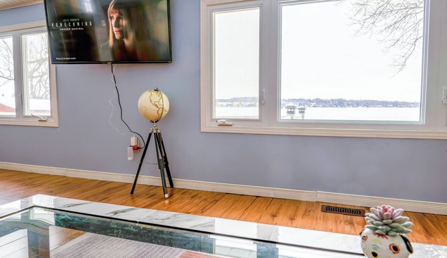 Life is Good Lakefront Cottage — 1.5h from Toronto