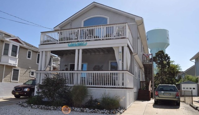 "Life Is Swell" Duplex - Walking Distance To Beach & Downtown!
