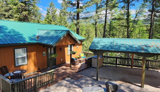 Life`s A Bear Retreat! COUPLES HOT TUB! n& KING SIZE BED!