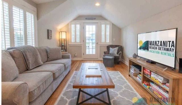 Life’s a Beach by Manzanita Beach Getaway – Near Golf & Beach, Dog-Friendly