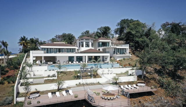 LIFESTYLE BEACH HOUSE