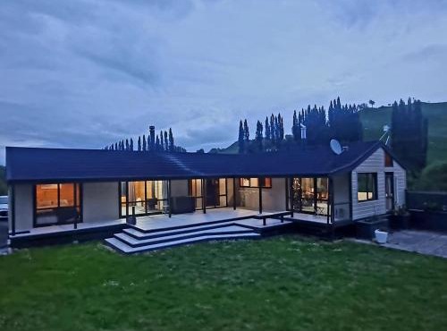 Lifestyle block Entire House