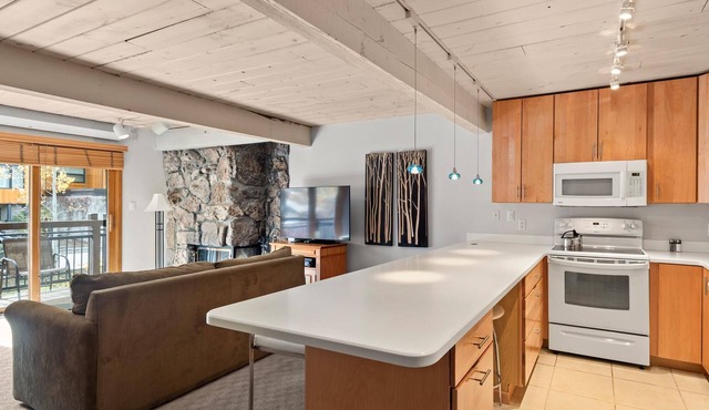 Lift One - Cozy third floor two bedroom