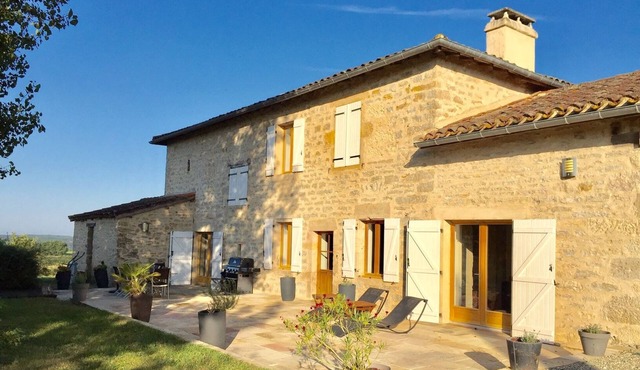 Light, airy and welcoming holiday home with fantastic views