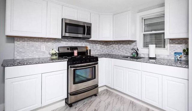 Light and airy First floor 3-bedroom apartment by Hampton Beach