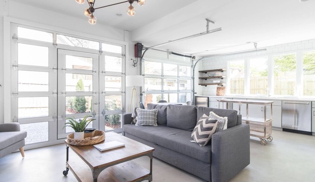 Light and AIry Guesthouse in 12 South Neighborhood!