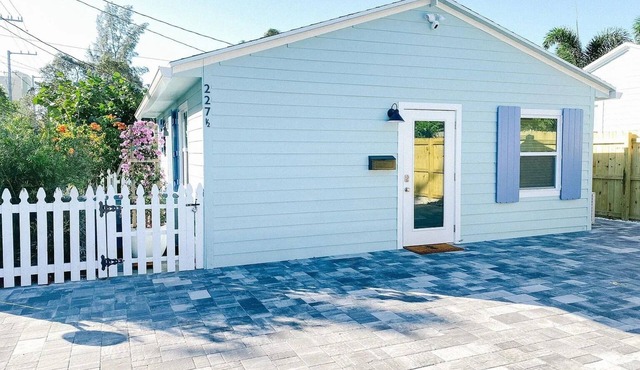 Light and Bright 1 Bed 1 Bath Cottage in Downtown Delray Beach
