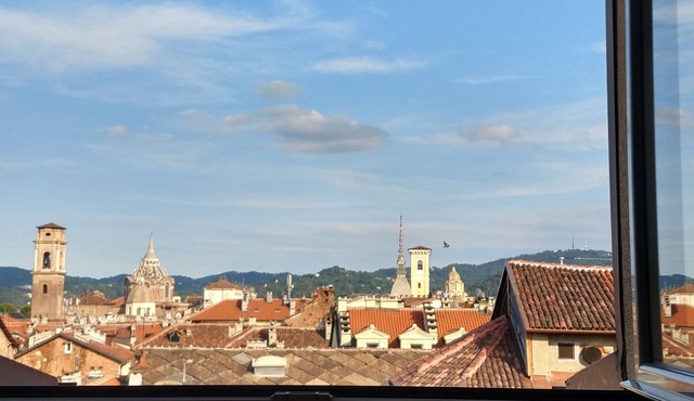 Light and relaxation in the Roman quadrilateral