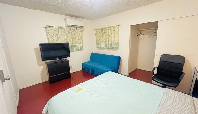 light and spacious 1-bedroom house in Rosemead with WiFi and AC