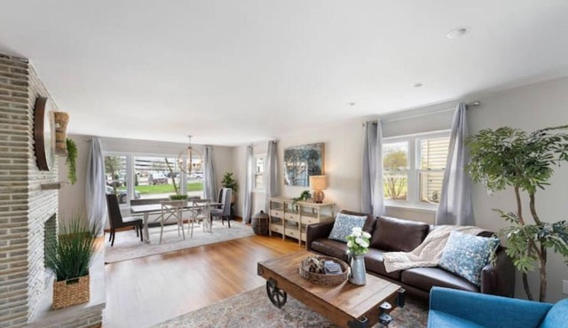 Light & Bright 4 Bed Hot Tub Patio Private Parking and Yard Near OSU