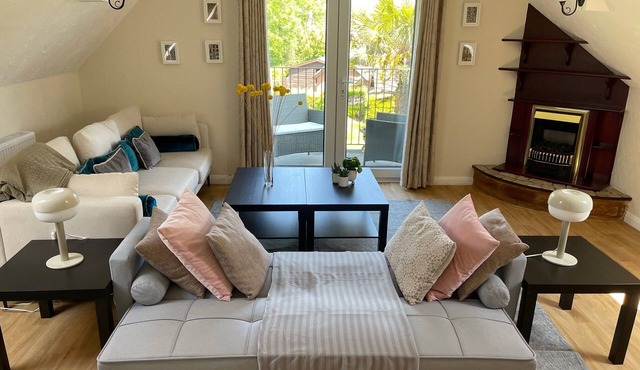 Light, Bright and Airy Apartment in Totland, Close to The Needles